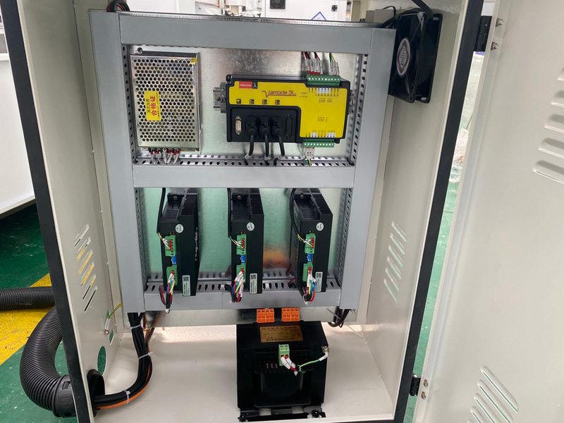 業(yè)余愛好數(shù)控銑床控制箱 業(yè)余愛好數(shù)控銑床控制箱