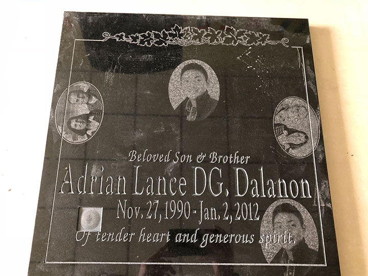 適用于墓碑、紀(jì)念石和墓碑項(xiàng)目的多用途石材數(shù)控機(jī)床 適用于墓碑、紀(jì)念石和墓碑項(xiàng)目的多用途石材數(shù)控機(jī)床