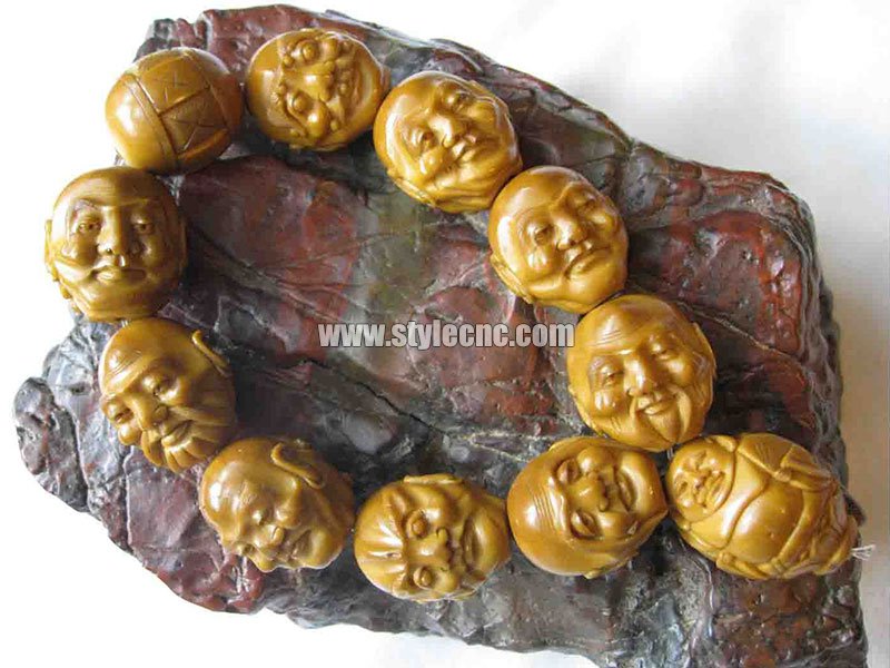 使用數(shù)控雕刻機進行橄欖核雕刻