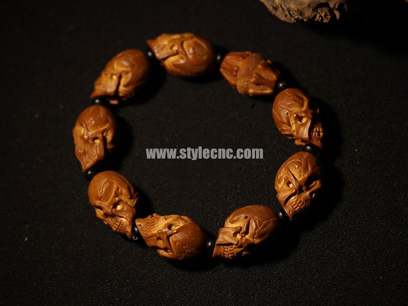 使用數(shù)控雕刻機在劣質(zhì)橄欖核上雕刻