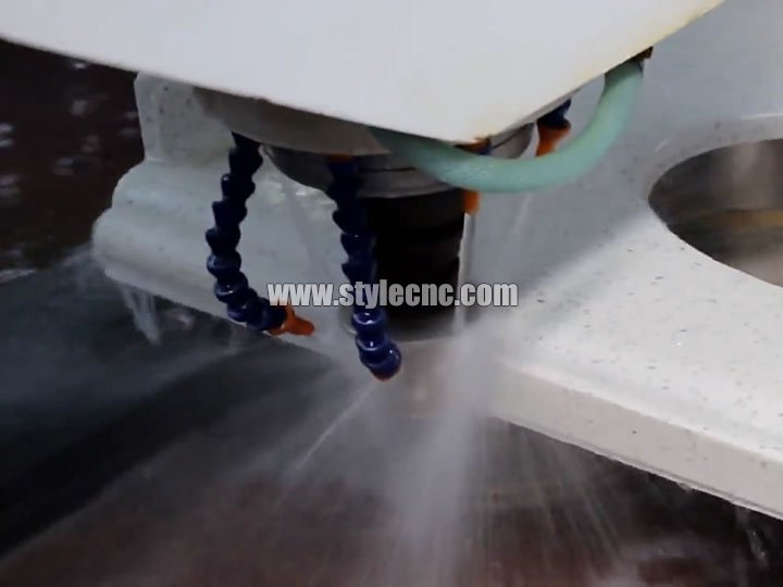 適用于石英、花崗巖、大理石加工過(guò)程的數(shù)控石材切割拋光機(jī) 適用于石英、花崗巖、大理石加工過(guò)程的數(shù)控石材切割拋光機(jī)