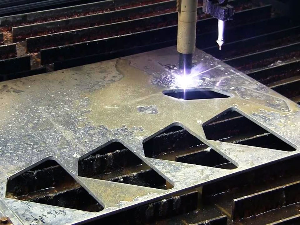 自動等離子切割工作臺切割不銹鋼板