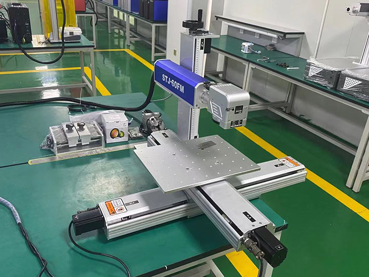 2025年最佳預(yù)算光纖激光雕刻機(jī)，帶 XY 移動(dòng)工作臺(tái)