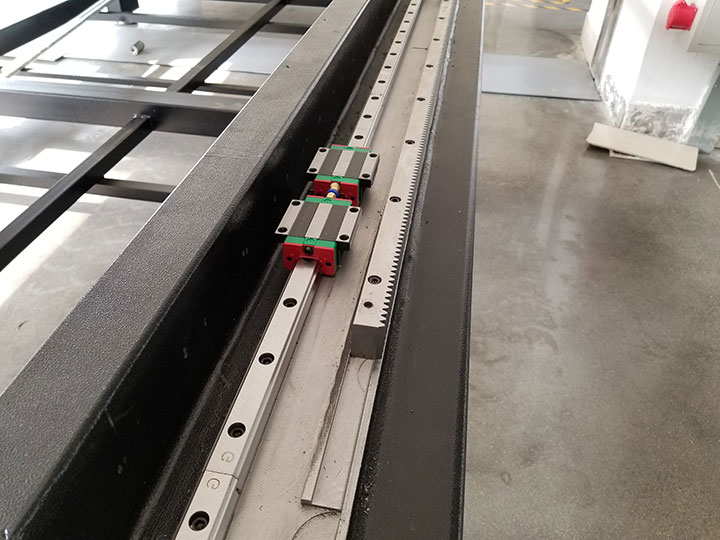 金屬板材和激光切管機