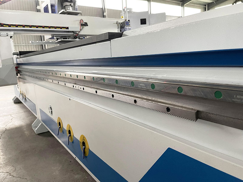 上銀導軌直線軸承和滾珠絲杠