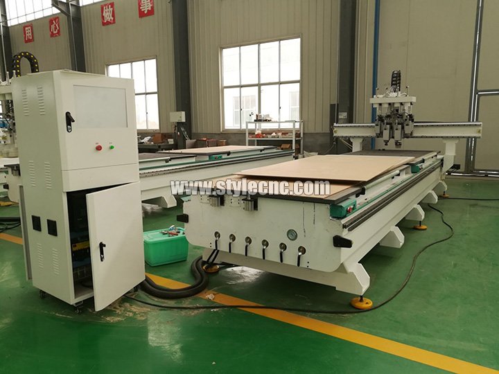 帶 4 個主軸的氣動自動換刀數控雕刻機