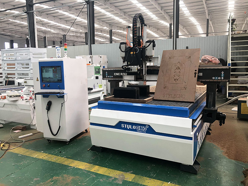 工業 4x8 用于木門制造項目的數控雕刻機 工業 4x8 用于木門制造項目的數控雕刻機