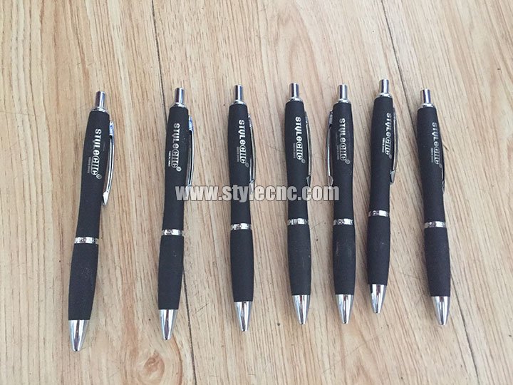 MOPA 激光打標(biāo)機(jī)帶標(biāo)記筆傳送帶 MOPA 激光打標(biāo)機(jī)帶標(biāo)記筆傳送帶