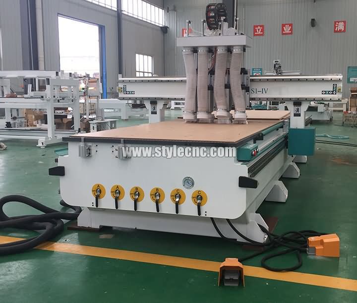 家具數(shù)控雕刻機(jī)(4主軸)發(fā)往卡塔爾 家具數(shù)控雕刻機(jī)(4主軸)發(fā)往卡塔爾