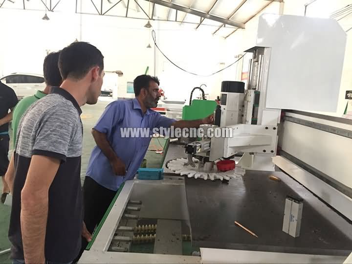 自動換刀裝置數控銑床 自動換刀裝置數控銑床