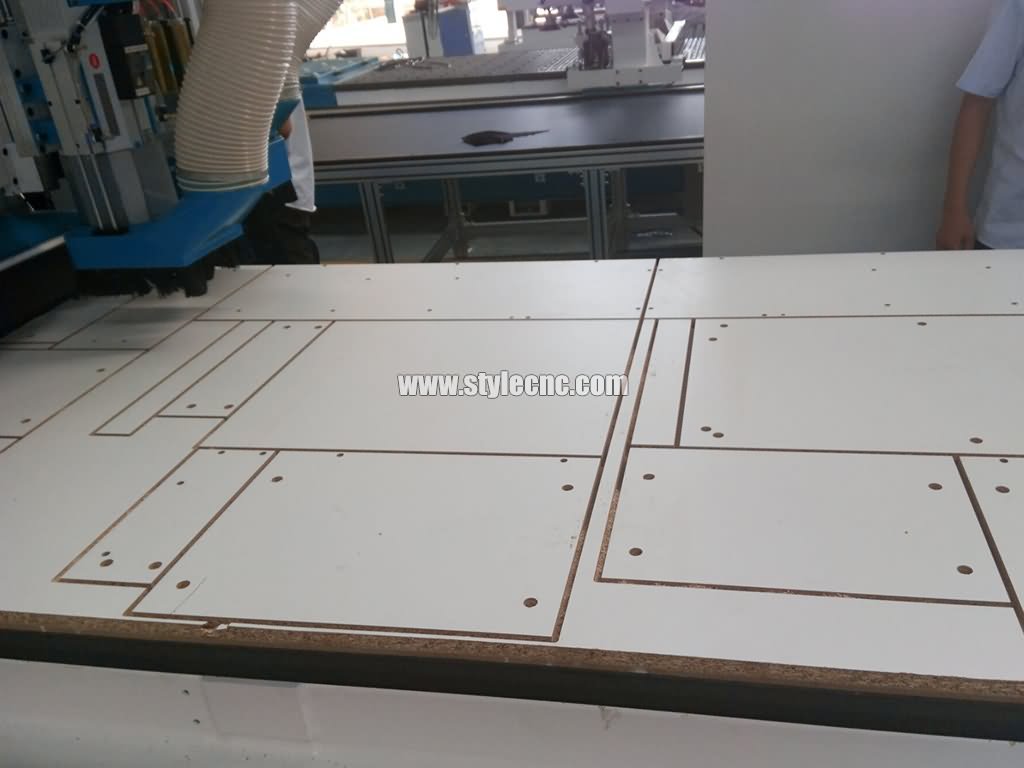 全智能數控雕刻機的自動套料、開槽、切割、鉆孔和開槽