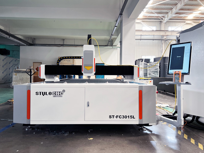 經(jīng)濟(jì)款全尺寸光纖激光切板機(jī)低價(jià)出售