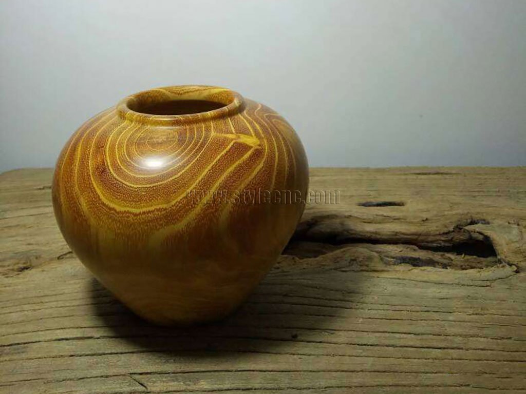 采用數(shù)控木工車床進(jìn)行 Cudrania Tricuspidata 木制罐和罐子車削項目