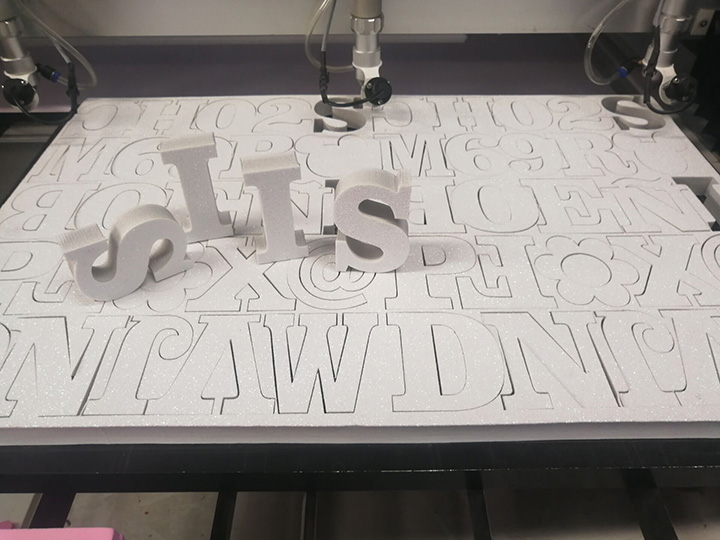 柚木汽車地板項(xiàng)目激光切割機(jī) 柚木汽車地板項(xiàng)目激光切割機(jī)