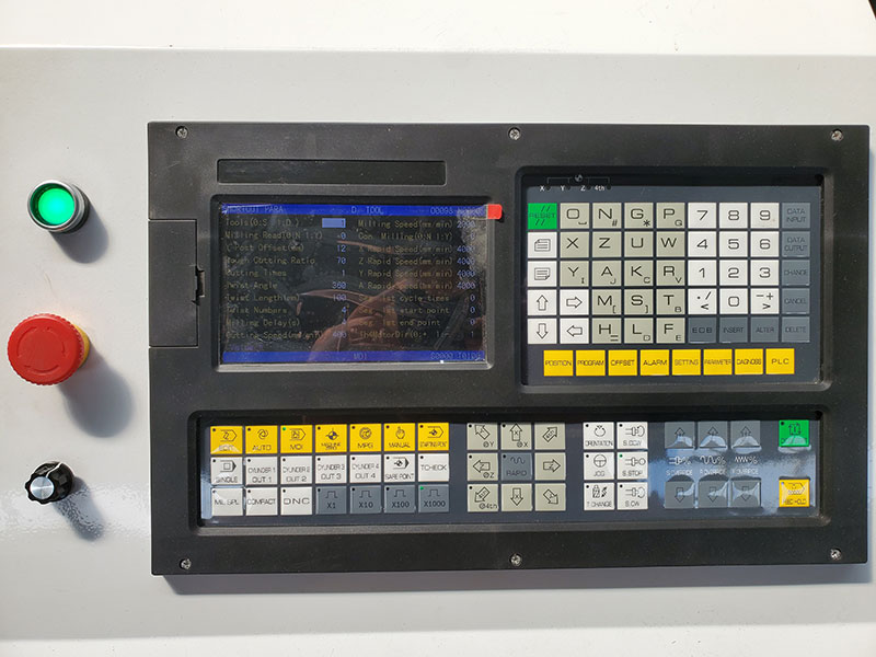 帶自動換刀裝置的四軸數(shù)控雕刻機(jī) 帶自動換刀裝置的四軸數(shù)控雕刻機(jī)