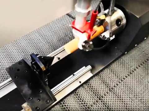 如何使用激光雕刻切割機的旋轉附件? 如何使用激光雕刻切割機的旋轉附件?