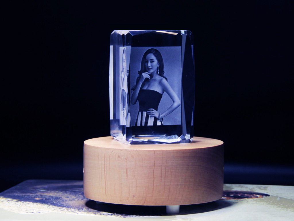 激光雕刻個性化照片 3D 水晶立方體項目