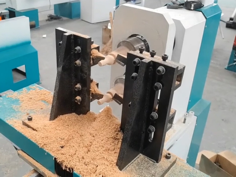 如何在一臺車床上同時制作多個木工項目？