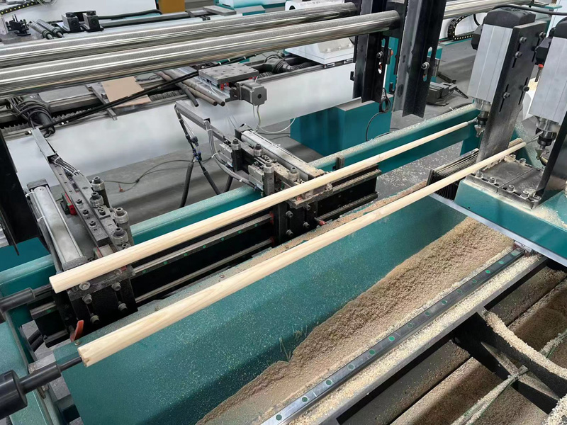 用于制作木制臺球桿的雙主軸數(shù)控車床