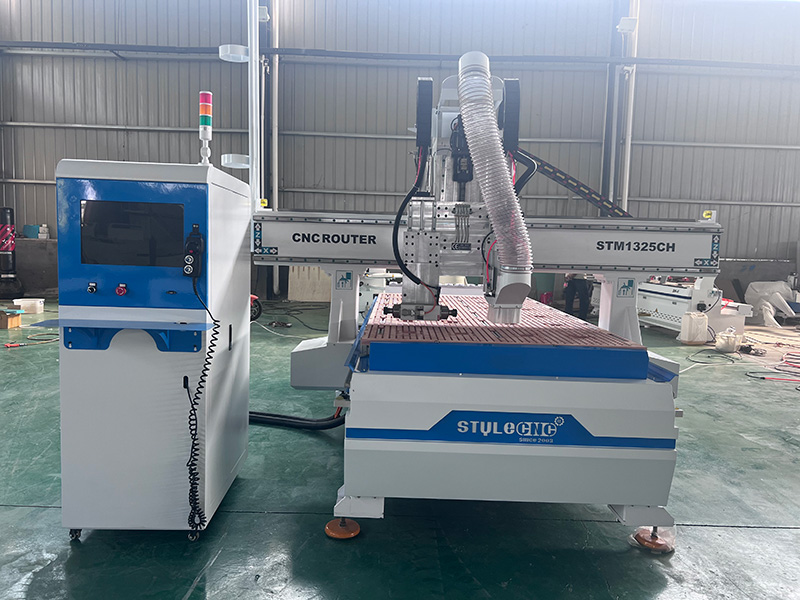 4x8 木工數(shù)控雕刻機(jī)工作臺(tái) 1325 帶線性自動(dòng)換刀裝置 4x8 木工數(shù)控雕刻機(jī)工作臺(tái) 1325 帶線性自動(dòng)換刀裝置