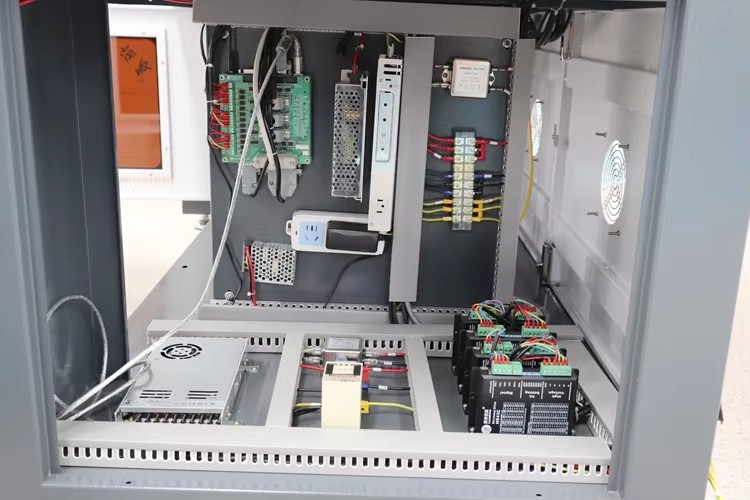 大型三軸龍門(mén)光纖激光打標(biāo)機(jī)電子柜 大型三軸龍門(mén)光纖激光打標(biāo)機(jī)電子柜