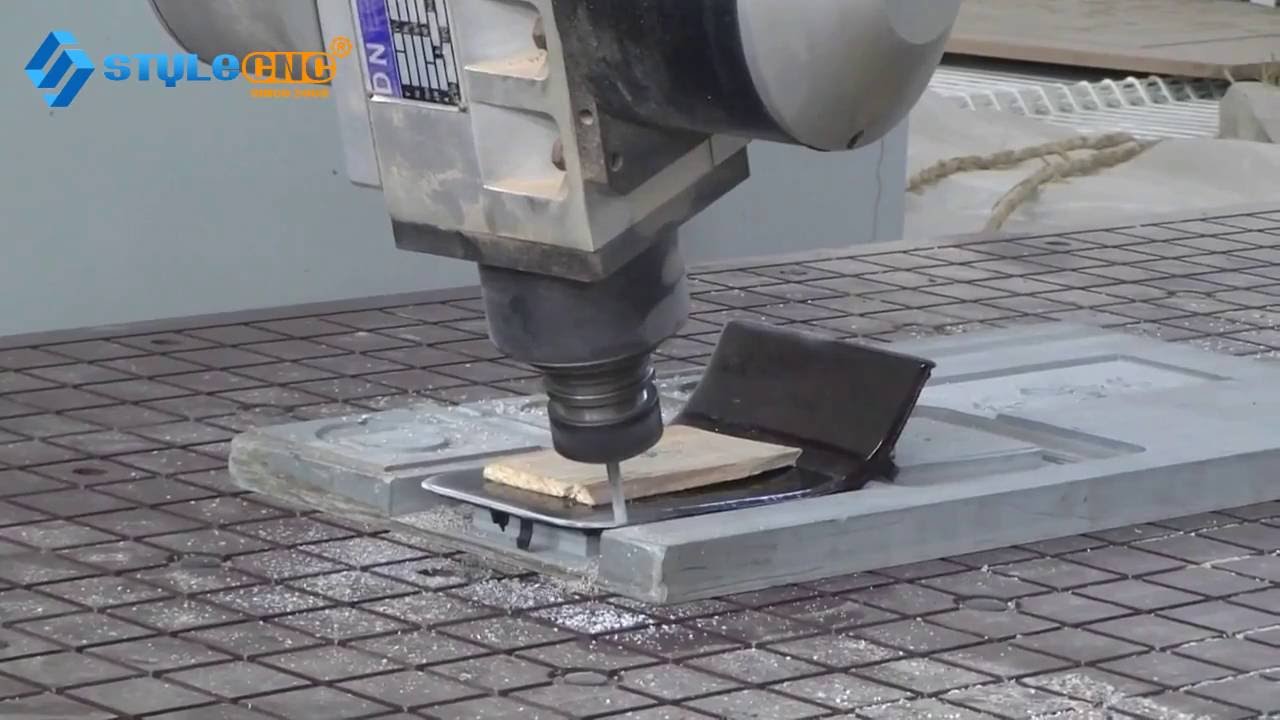 小型五軸數控加工中心用于 3D 木工