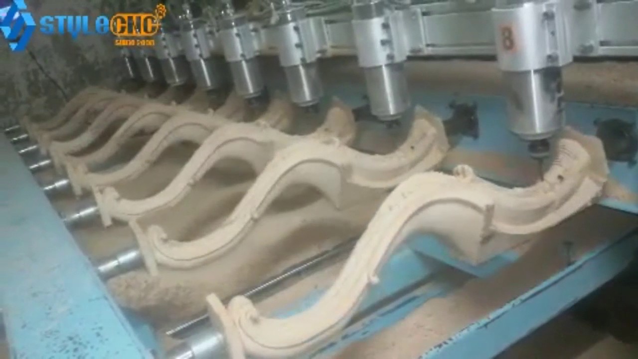 帶 8 個頭的實木柱旋轉數控雕刻機 帶 8 個頭的實木柱旋轉數控雕刻機