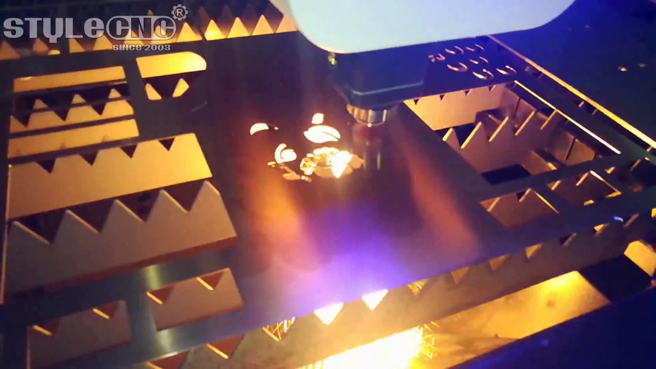 經(jīng)濟(jì)款全尺寸光纖激光切板機(jī)低價(jià)出售