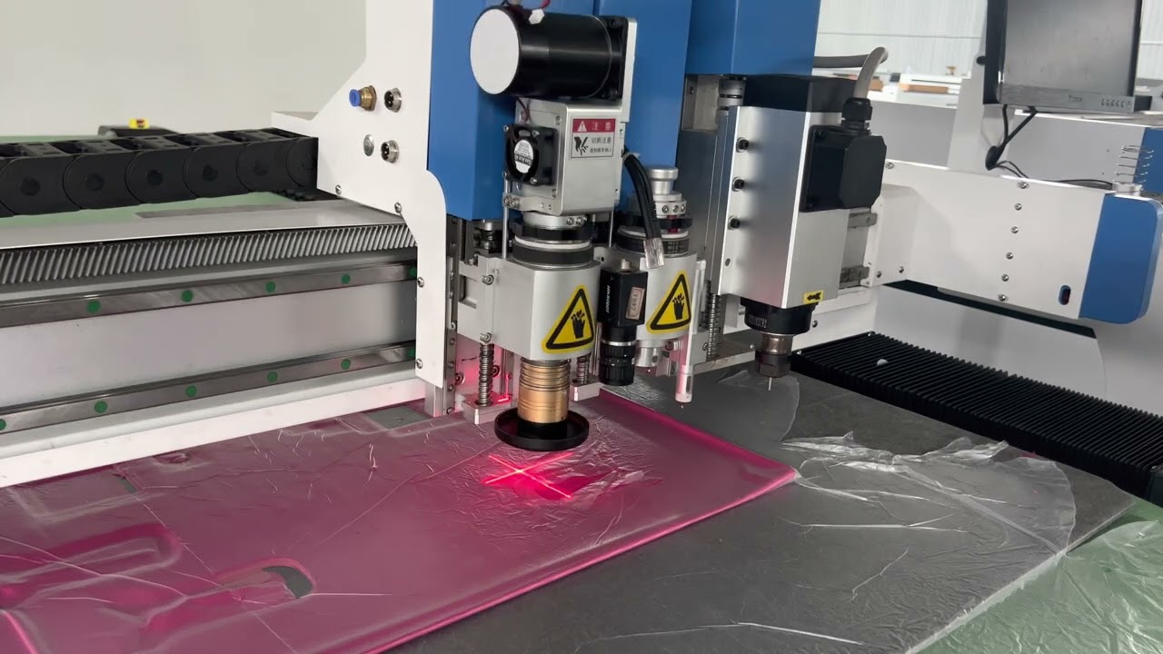 自動振動刀切割多層織物 自動振動刀切割多層織物