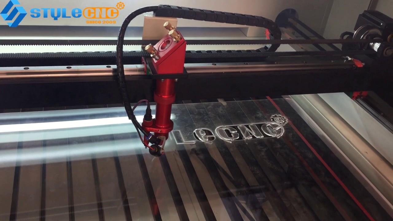 STJ1390-2 雙頭激光機切割亞克力標牌 STJ1390-2 雙頭激光機切割亞克力標牌