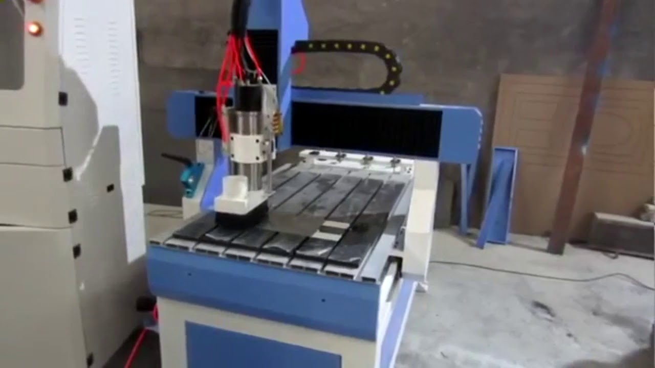 適合家庭使用的帶換刀裝置的小型臺式數(shù)控雕刻機 適合家庭使用的帶換刀裝置的小型臺式數(shù)控雕刻機